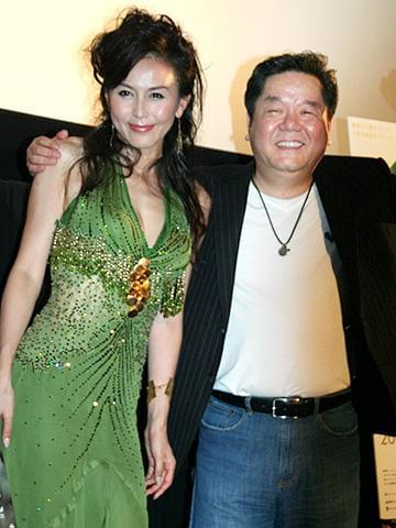 杉本彩「男の理性を破壊したい」とお色気ムンムン。「D-WARS」監督を魅了