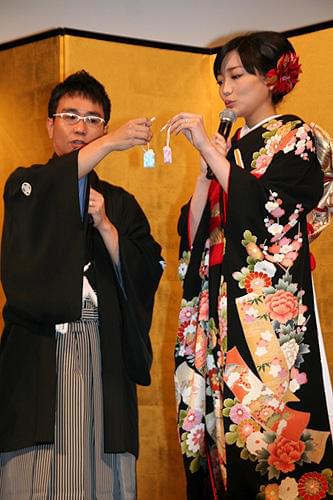 佐藤江梨子、映画「秋深き」で共演の八嶋智人と結婚？