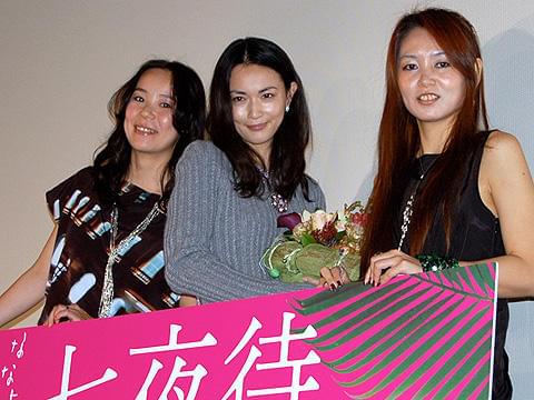 新婚・長谷川京子が観客の祝福を受け、思わずウルウル「七夜待」初日