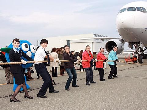 ジャンボジェットとの綱引き