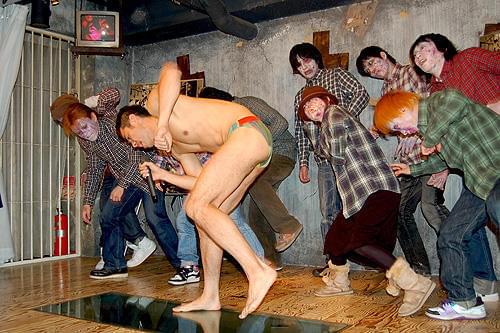 崖っぷち芸人、小島よしおがゾンビ映画のイベントでボヤキ節