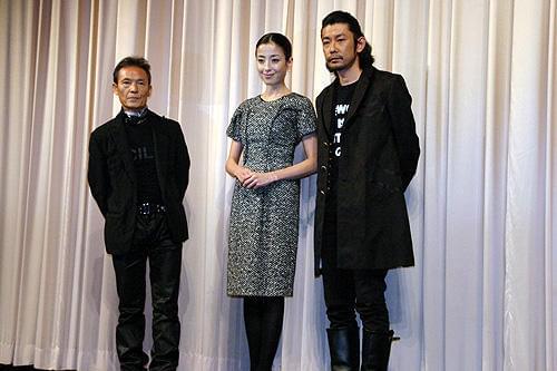 卵をエロティックに食べる宮沢りえに注目！「ゼラチンシルバーLOVE」