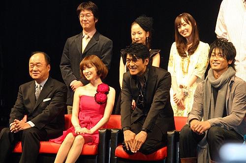 西川史子「最高のベッドシーン」と自賛。「特命係長 只野仁」プレミア