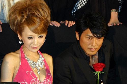 100人のキャバクラ嬢に高橋克典も大喜び！「特命係長 只野仁」試写会