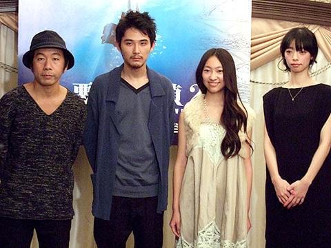 サイコスリラーから人間ドラマへ。松田龍平主演「悪夢探偵2」完成披露会見