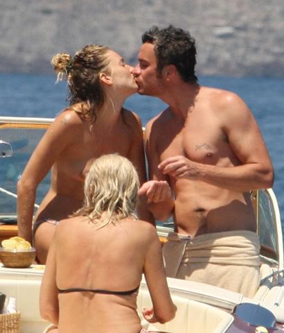 シエナ・ミラーとの不倫のツケで、バルサザール・ゲティが番組降板か？