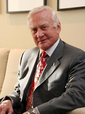 月旅行は人生観を激変させる貴重な経験