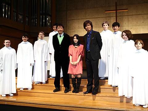 透き通るような歌声とルックスに感嘆