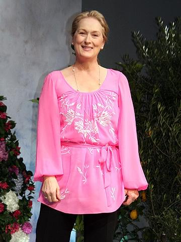 メリル・ストリープ、「マンマ・ミーア！」来日会見でノリノリダンス！