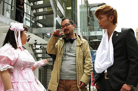 撮影中の成宮（右）、村上（左）と宮野監督