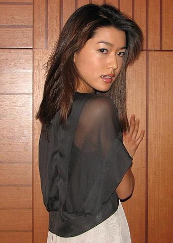 男性ファンがお仕置き嘆願！「ギャラクティカ」セクシー美女グレイス・パーク