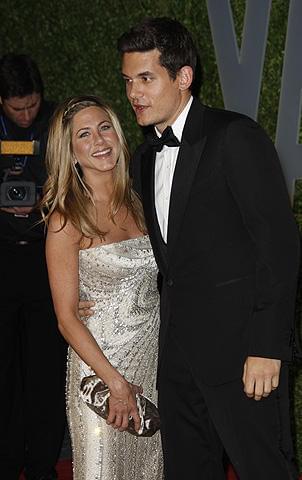 ジェニファー・アニストンが恋人ジョン・メイヤーとアフターパーティへ
