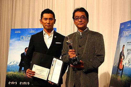 “奇跡の大逆転”でオスカー受賞「おくりびと」本木雅弘＆滝田監督凱旋会見