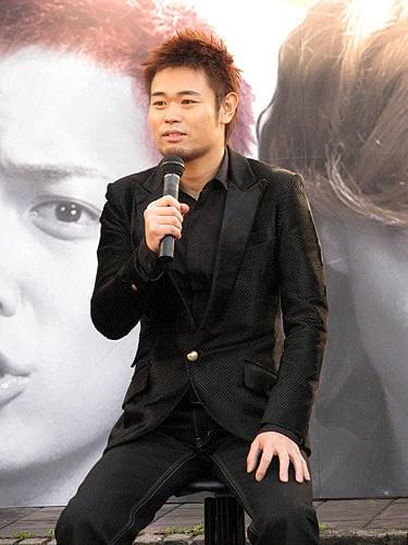 成宮寛貴、水嶋ヒロらが品川監督をベタ褒め！「ドロップ」会見