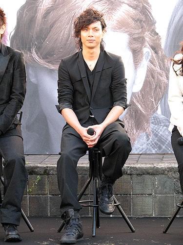 成宮寛貴、水嶋ヒロらが品川監督をベタ褒め！「ドロップ」会見