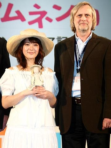 貫地谷しほり、チェコアニメ「屋根裏のポムネンカ」の声優でご満悦