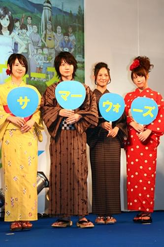 仲里依紗が「褒められたい」と意気込み。「サマーウォーズ」製作発表