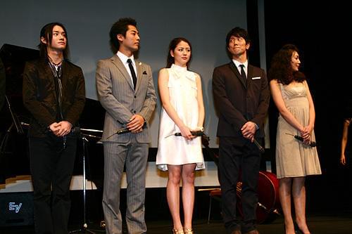 長澤まさみ、父役の佐々木蔵之介が「すごくダンディー」。「群青」完成