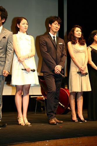 長澤まさみ、父役の佐々木蔵之介が「すごくダンディー」。「群青」完成