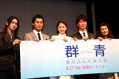 長澤まさみ、父役の佐々木蔵之介が「すごくダンディー」。「群青」完成