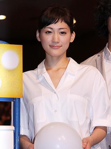 “おっぱい”挨拶で絆が生まれた、綾瀬はるか主演「おっぱいバレー」完成