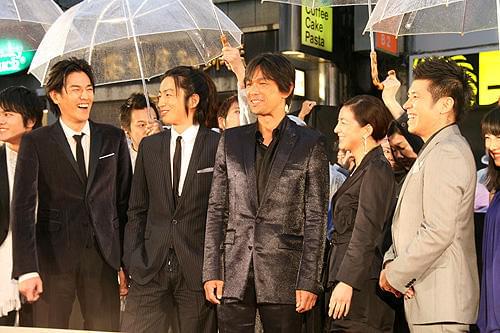 新宿の街にレッドカーペット！江口洋介、広末涼子ら登場「GOEMON」試写会