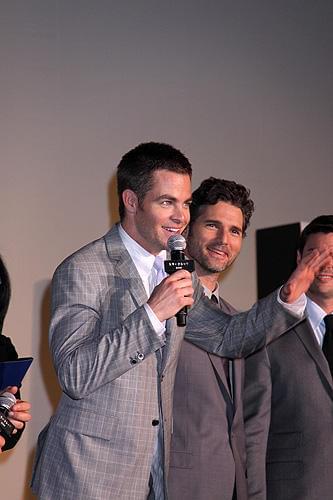 「スター・トレック」USSエンタープライズが歌舞伎町に“着陸”！