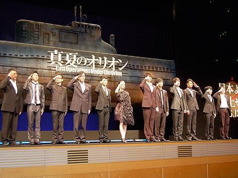 最後は敬礼で締め