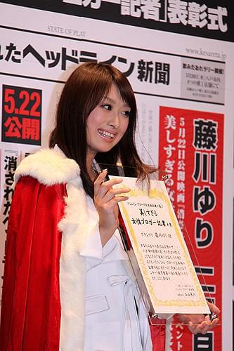 “美しすぎる”藤川ゆり市議、映画イベントで「鼻血が出そうなほど緊張」