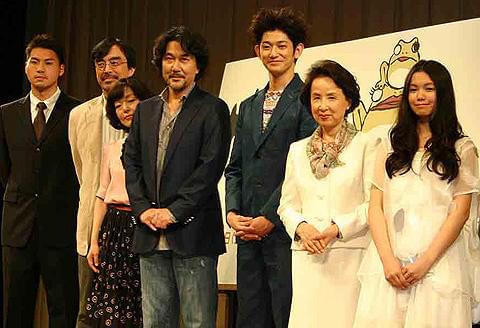 オールキャスト登壇で“ヒット祈願”。役所広司初監督作「ガマの油」