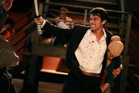 クライマックスで繰り広げられる阿部のアクション