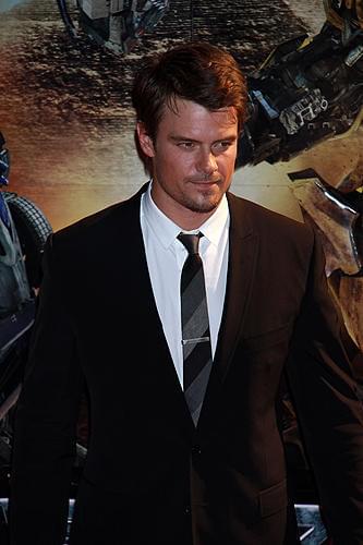 「トランスフォーマー／リベンジ」プレミア、セクシー美女対決に男性陣熱狂！