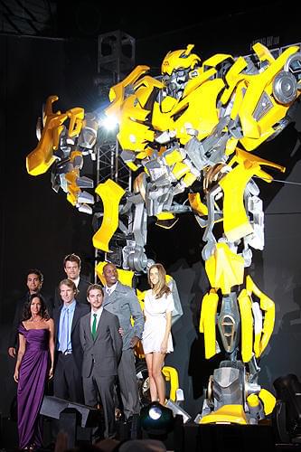 「トランスフォーマー／リベンジ」プレミア、セクシー美女対決に男性陣熱狂！