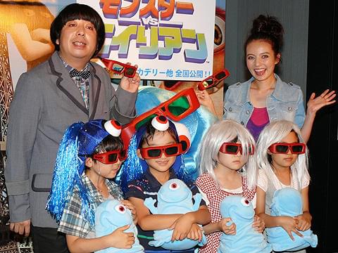 臨場感溢れる3D映像に大満足の2人