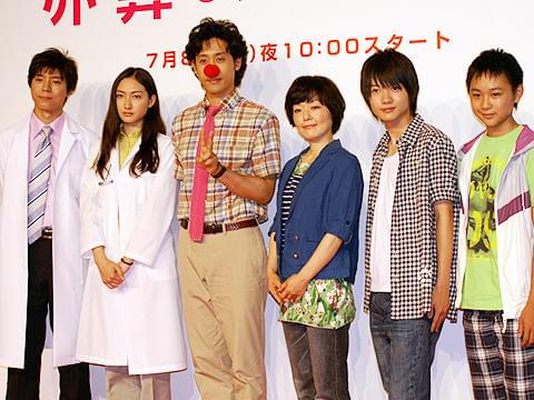 大泉洋 、すべり役にぼやき節連発。日テレ新ドラマ「赤鼻のセンセイ」会見