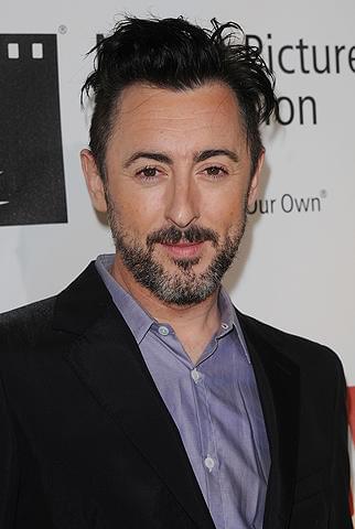 ブロードウェイ・ミュージカル「スパイダーマン」にアラン・カミング出演