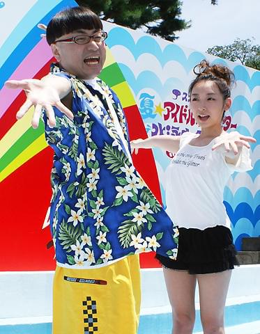 ビキニ姿のグラドルたちが熱いバトル!