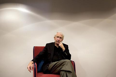 「アンジェラの灰」の作家、フランク・マコートさん死去