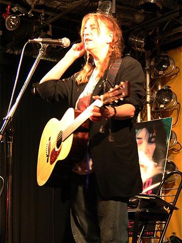 パンクの女王パティ・スミス来日、マイケル・ジャクソンの追悼歌を熱唱！