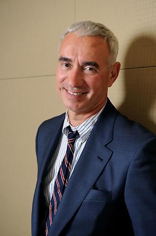 ローランド・エメリッヒ監督がパニック映画を撮り続ける理由は？