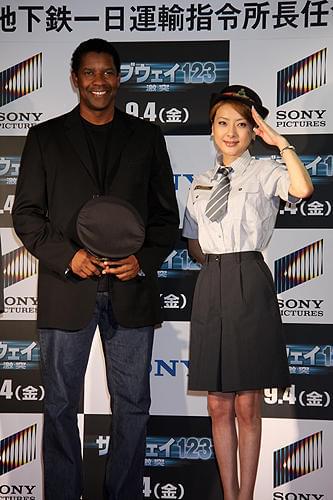 オスカー俳優デンゼル・ワシントン、9年ぶり来日で大江戸線のアナウンスを担当
