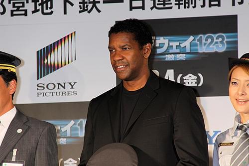 オスカー俳優デンゼル・ワシントン、9年ぶり来日で大江戸線のアナウンスを担当