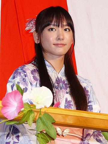 草なぎ＆ガッキー、「BALLAD」盆踊りイベントに浴衣姿で登場！