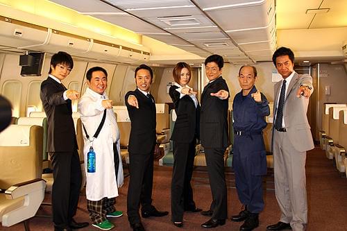 米倉涼子、気合十分。CAコスプレ披露の「交渉人」映画＆ドラマ続編