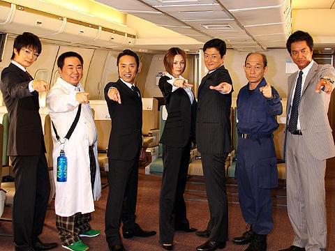 米倉は「脱がないわよ!」と筧に突っ込み