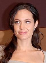 アンジェリーナがブラピと大ゲンカ、「カウチで寝ろ！」と寝室追い出し