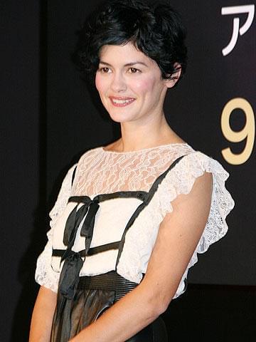 オドレイ・トトゥ、記者会見もエレガントに「シャネル」で登場