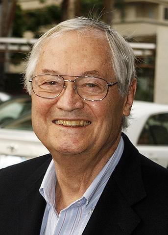 コーマン学校卒業生らの 祝福の場面はさぞや壮観!