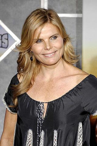 ヘミングウェイの名作「移動祝祭日」を孫娘マリエルが映画化