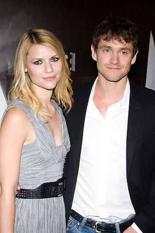 「いつか眠りにつく前に」のクレア・デーンズとヒュー・ダンシーが極秘挙式